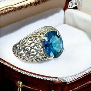 Estate London Blue Topaz Sterling Silver Ring (8.75)